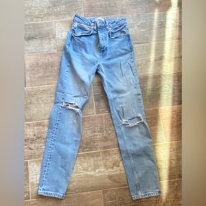 Zara jeans. Size 32 (US 0). In pretty good condition.